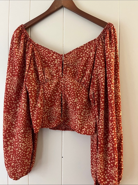 Tops - Womens Off-Shoulder Long Sleeve Crop Top - Rust Spot Print